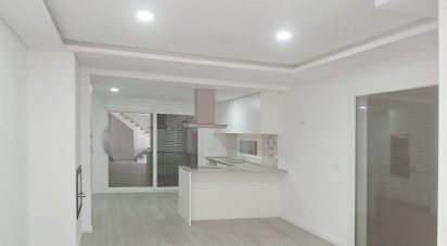 Casa T4 em Fernão Ferro de 160 m²