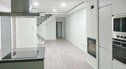 Casa T4 em Fernão Ferro de 160 m²