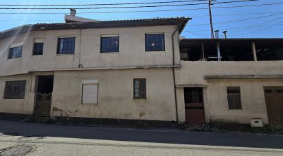 Maison T2 à Vila de Cucujães de 273 m²