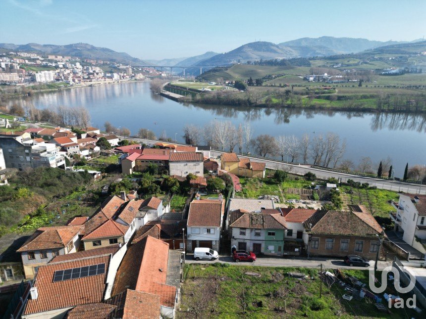 Casa T5 em Peso da Régua e Godim de 255 m²