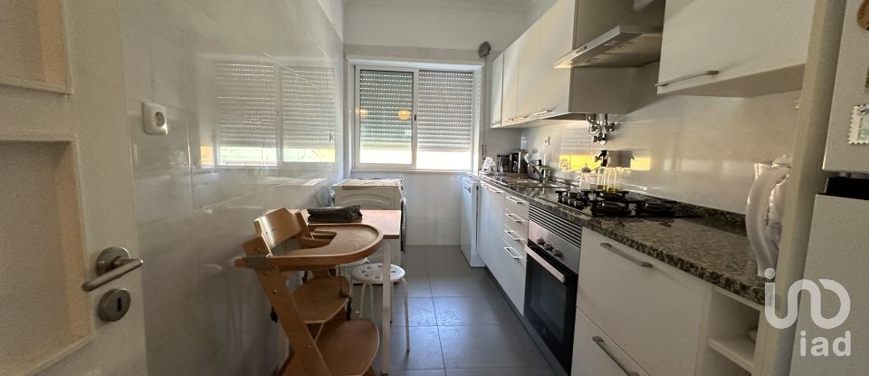 Apartment T2 in Almada, Cova da Piedade, Pragal e Cacilhas of 66 m²