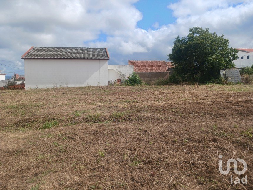 Terreno em Moita dos Ferreiros de 875 m²