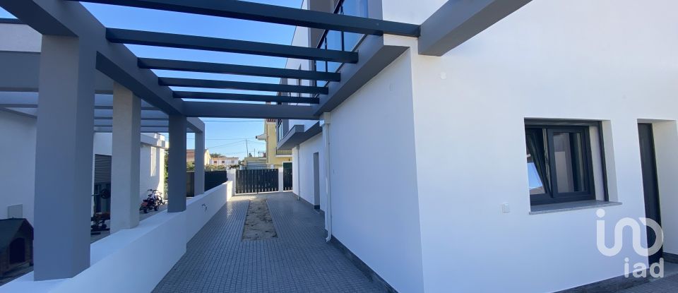 Casa T3 em Fernão Ferro de 125 m²