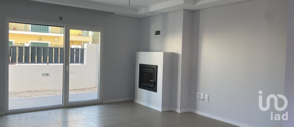 Casa T3 em Fernão Ferro de 125 m²