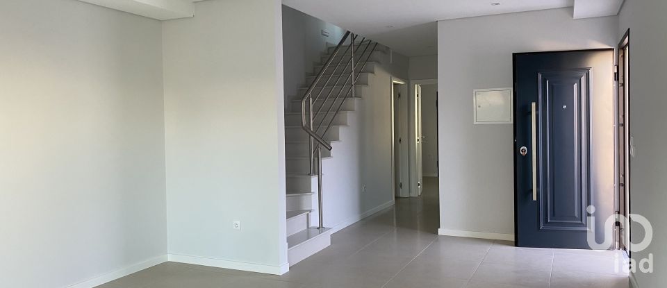 Casa T3 em Fernão Ferro de 125 m²