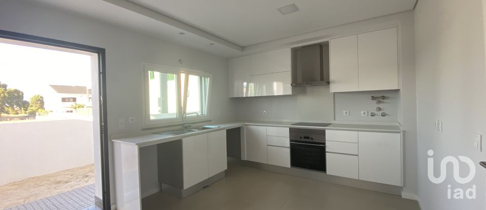 Casa T3 em Fernão Ferro de 125 m²