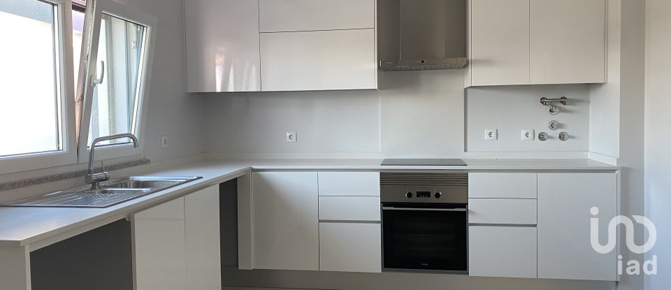 Casa T3 em Fernão Ferro de 125 m²