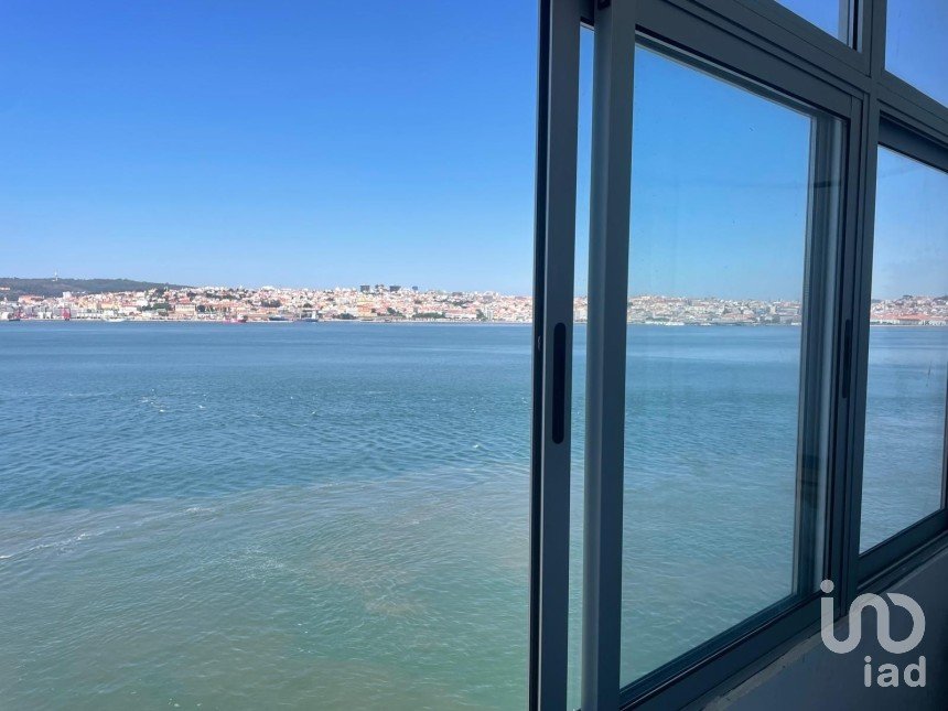 Apartment T2 in Almada, Cova da Piedade, Pragal e Cacilhas of 66 m²