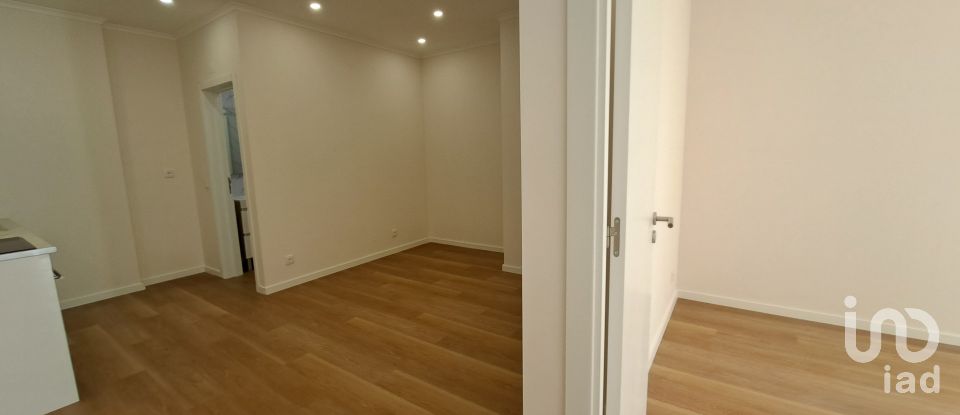 Boutique/Local commercial à Queluz e Belas de 39 m²