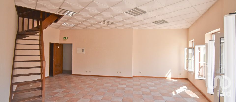 Boutique/Local commercial à São Miguel, Santa Eufémia e Rabaçal de 88 m²