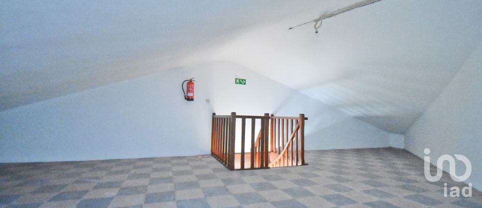 Boutique/Local commercial à São Miguel, Santa Eufémia e Rabaçal de 88 m²