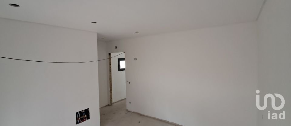 Casa T3 em Monte Redondo e Carreira de 200 m²