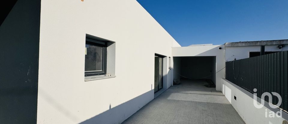 Maison traditionnelle T4 à Fernão Ferro de 230 m²