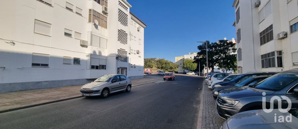 Block of flats T3 in Sé e São Lourenço of 90 m²