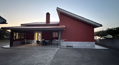 House T3 in Açores e Velosa of 192 m²