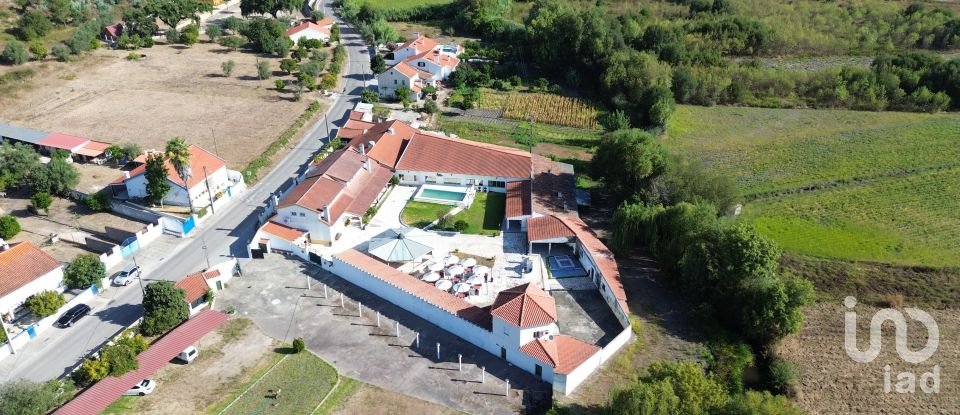 Hotel / Restaurante em Margem de 8 000 m²