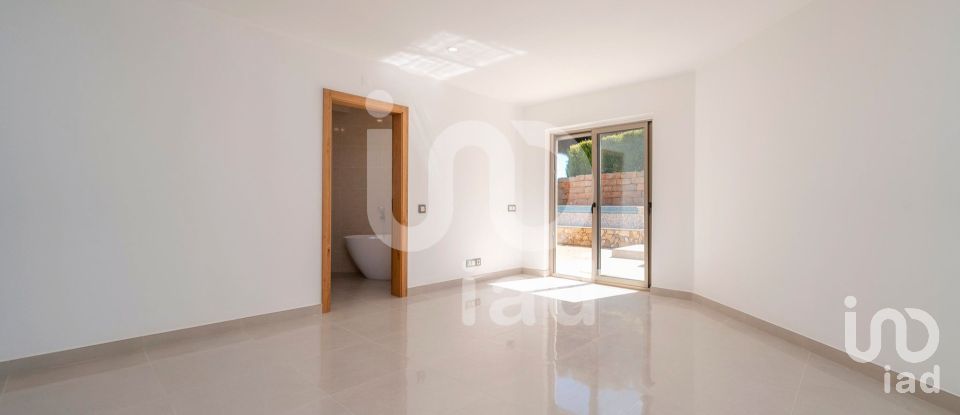 Lodge T4 in Albufeira e Olhos de Água of 248 m²