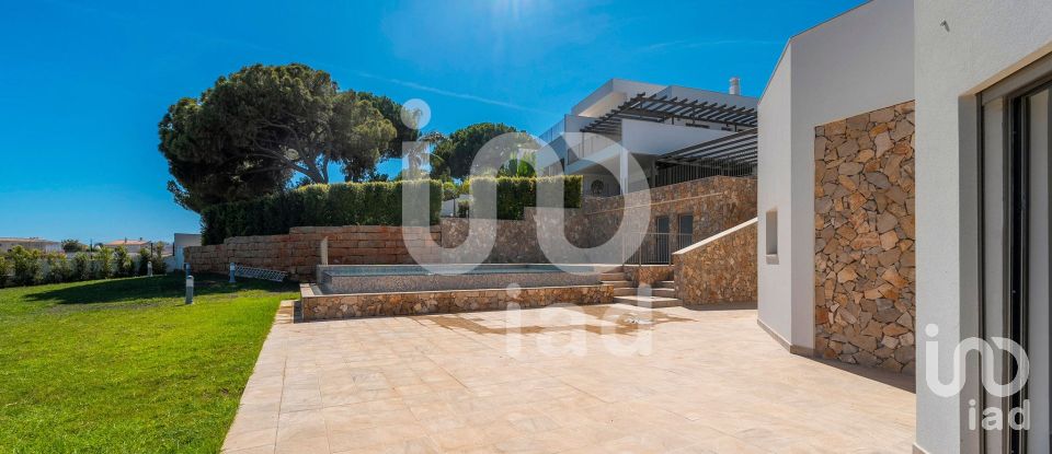 Lodge T4 in Albufeira e Olhos de Água of 248 m²