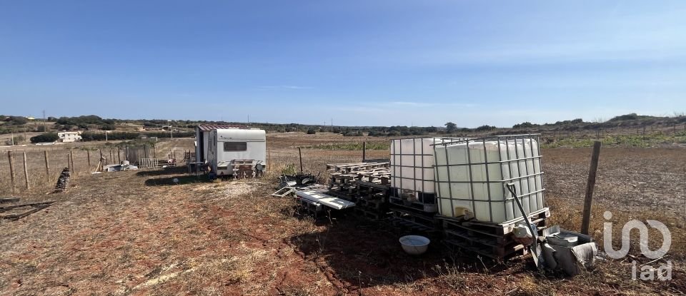 Terreno em Bensafrim e Barão de São João de 2 200 m²