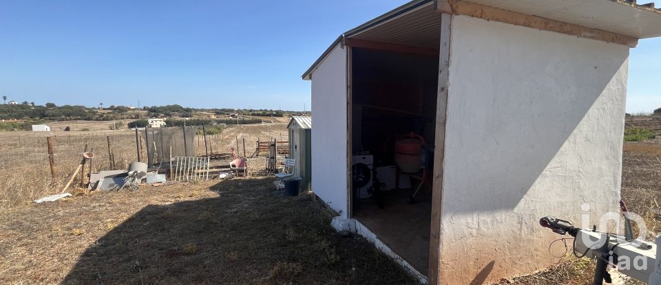 Terreno em Bensafrim e Barão de São João de 2 200 m²