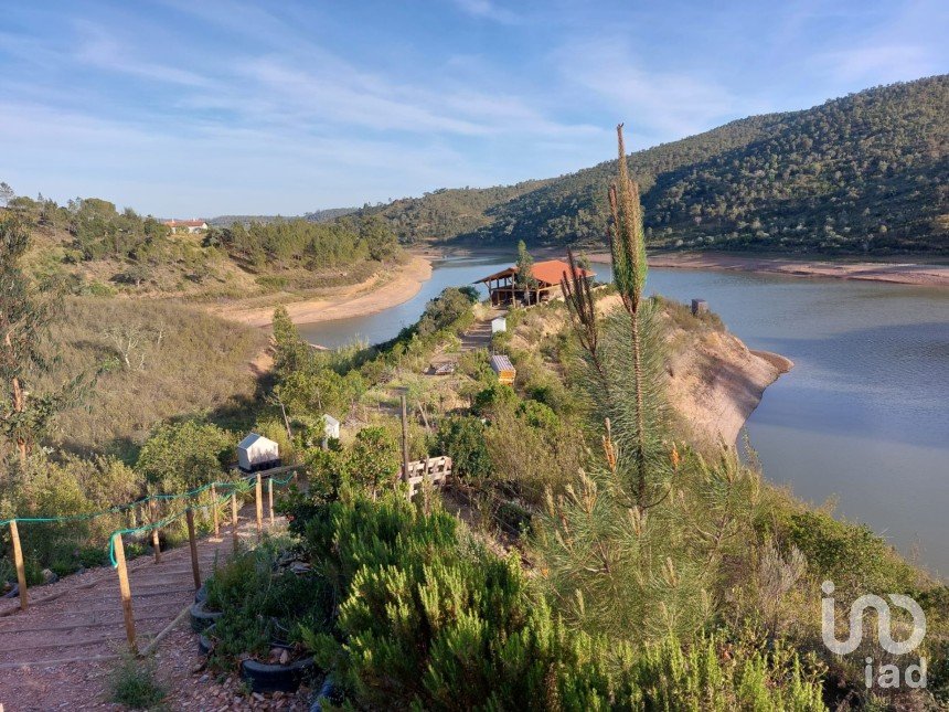 Terrain à Silves de 29 800 m²