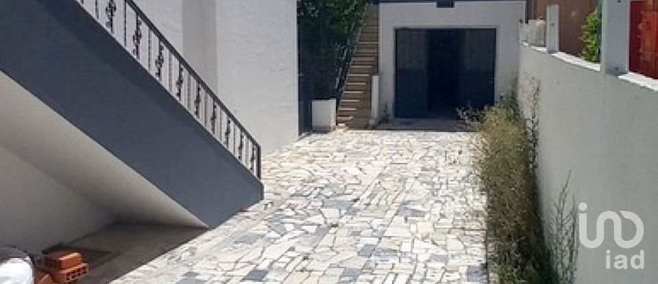 House T5 in Santa Iria de Azoia, São João da Talha e Bobadela of 214 m²