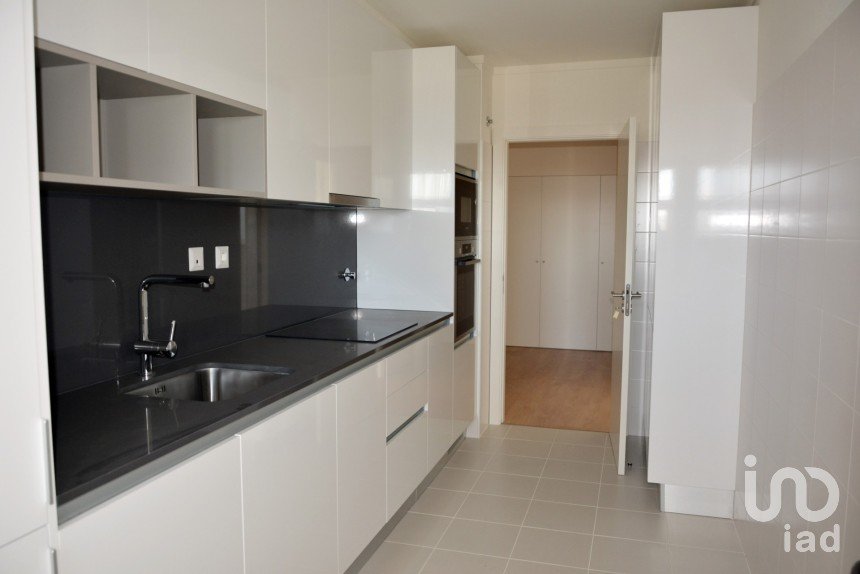 Apartment T2 in Lumiar of 102 m²