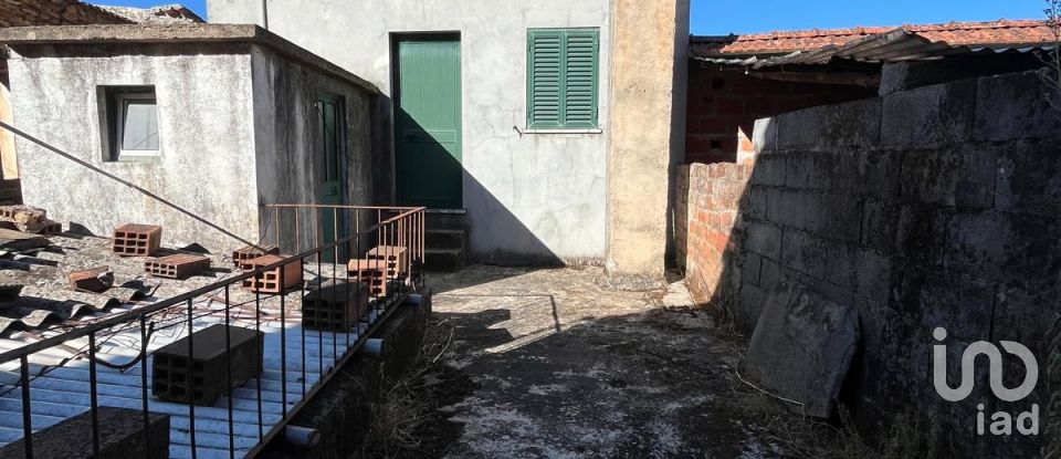 Maison de village T2 à Sobreira Formosa e Alvito da Beira de 71 m²