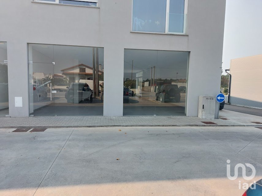 Loja / Estabelecimento Comercial em Calvão de 168 m²