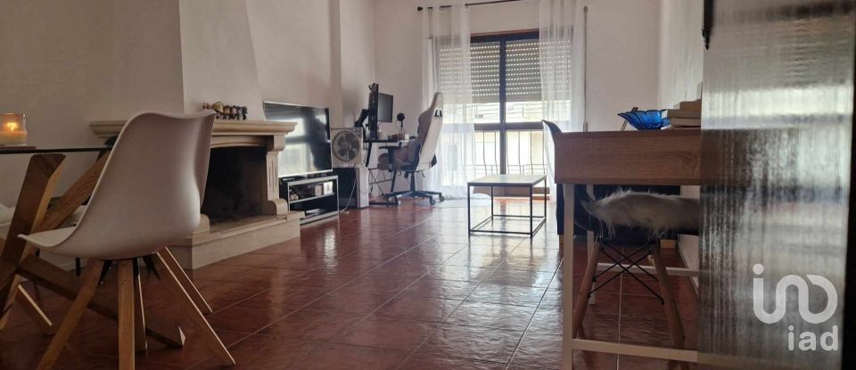 Apartamento T2 em Mira de Aire de 112 m²