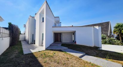 Town house T4 in Escapães of 573 m²