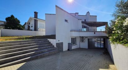 Town house T4 in Escapães of 573 m²