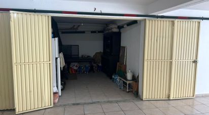 Parque de Estacionamento / Garagem / Box em Charneca De Caparica E Sobreda de 15 m²