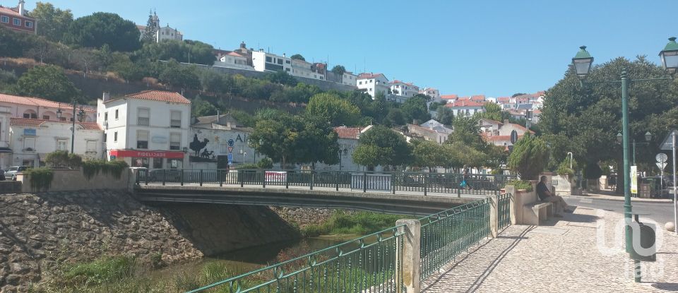 Loja / Estabelecimento Comercial em Alenquer (Santo Estêvão e Triana) de 125 m²