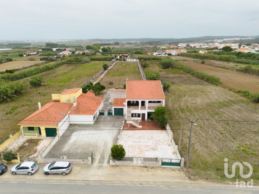 Gîte T3 à Atouguia da Baleia de 238 m²