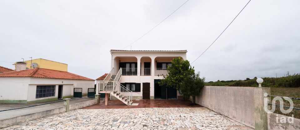 Casa T3 em Atouguia da Baleia de 238 m²