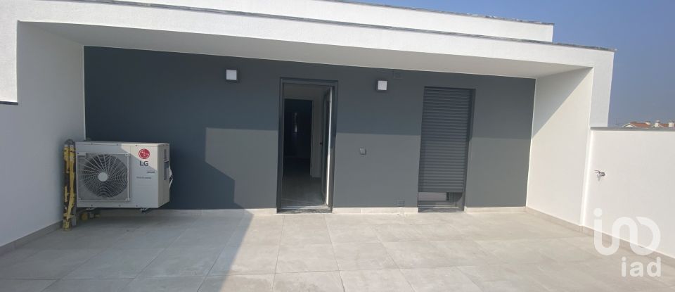 Casa T3 em Quinta do Conde de 145 m²