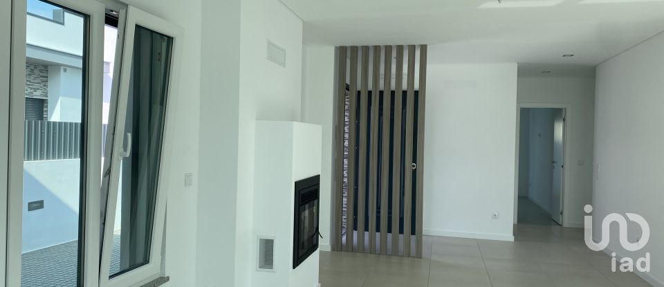 Casa T3 em Fernão Ferro de 146 m²