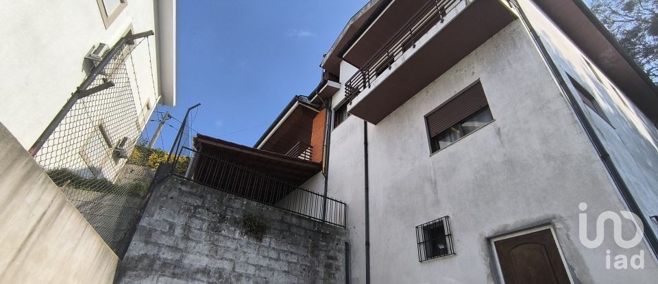 Casa tradicional T3 em Guilhufe e Urrô de 288 m²