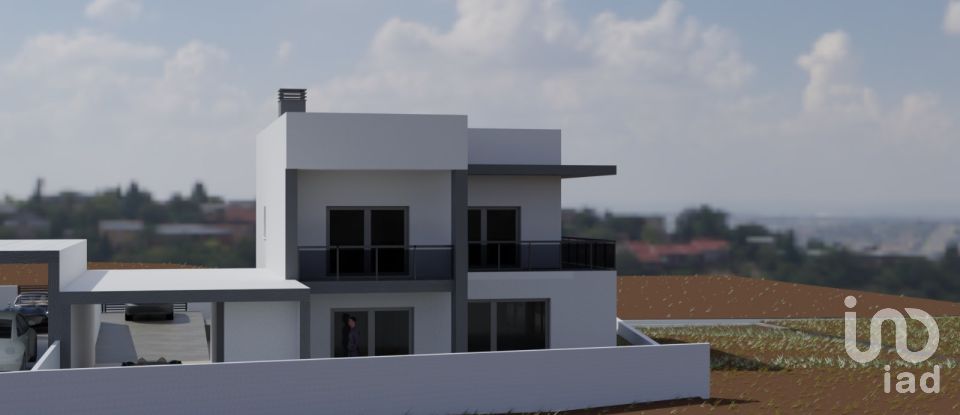 Casa T4 em Ponte do Rol de 284 m²