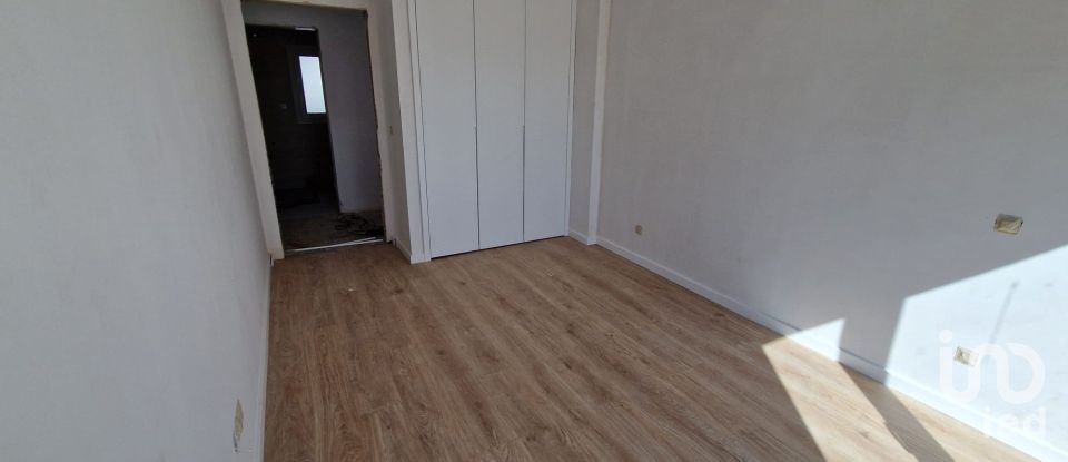 Casa T4 em Fernão Ferro de 142 m²