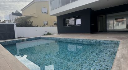 Casa T4 em Corroios de 142 m²