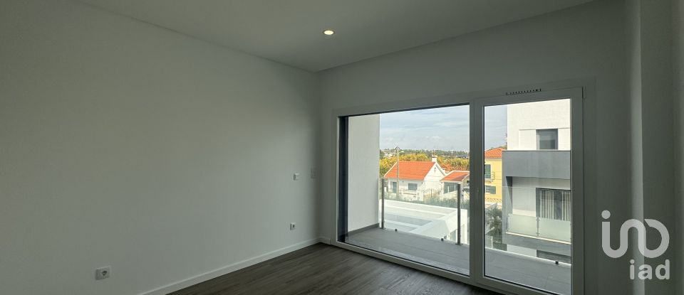 Casa T4 em Corroios de 142 m²