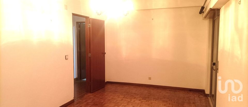 Apartamento T2 em Amora de 96 m²