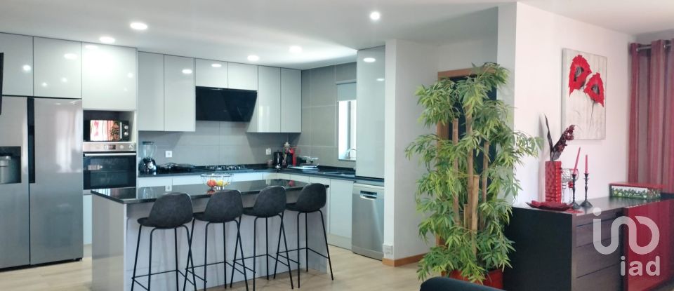 Casa T4 em Vilar de andorinho de 184 m²