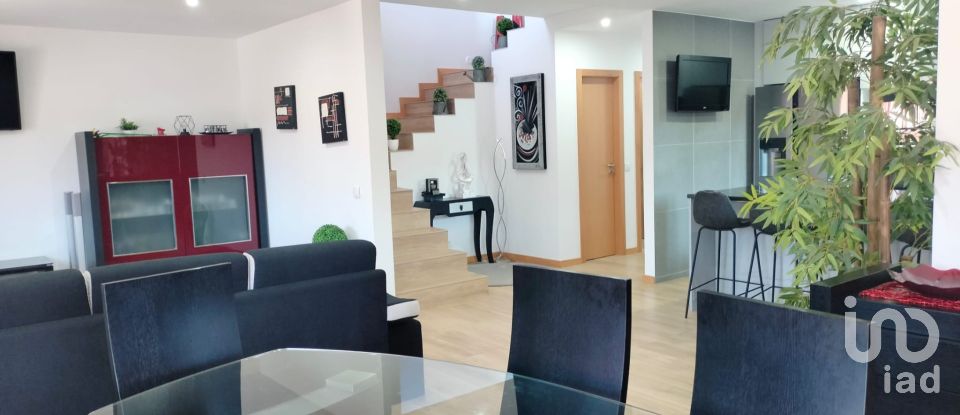 Casa T4 em Vilar de andorinho de 184 m²