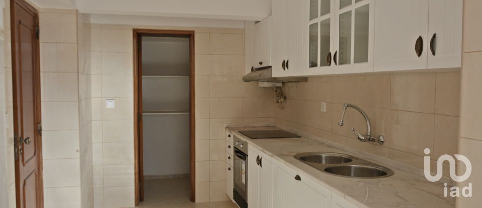 Apartment T4 in Santa Maria, São Pedro E Matacães of 136 m²