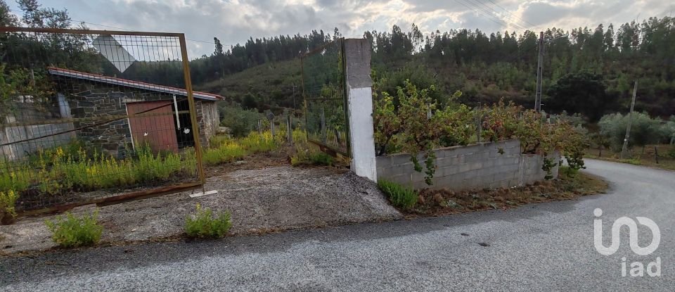 Terrain à Sertã de 1 800 m²