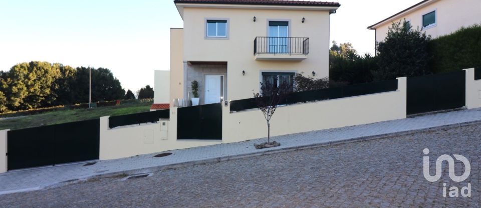 Gîte T3 à Figueiró (Santiago e Santa Cristina) de 390 m²