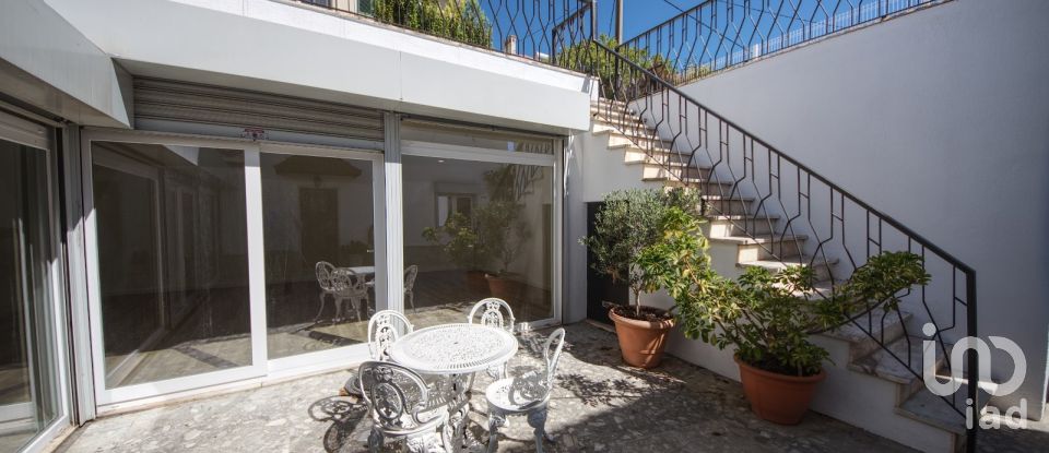 House T4 in Olivais of 200 m²